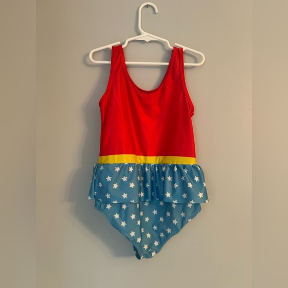 Wonder Woman swimsuit - Picture 2 of 9